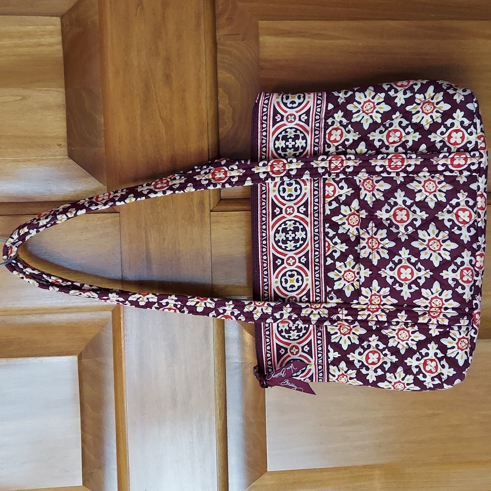 Vera Bradley Burgundy Molly Medallion S/M Bag, Zipper Closure, Clean, Like New▪︎